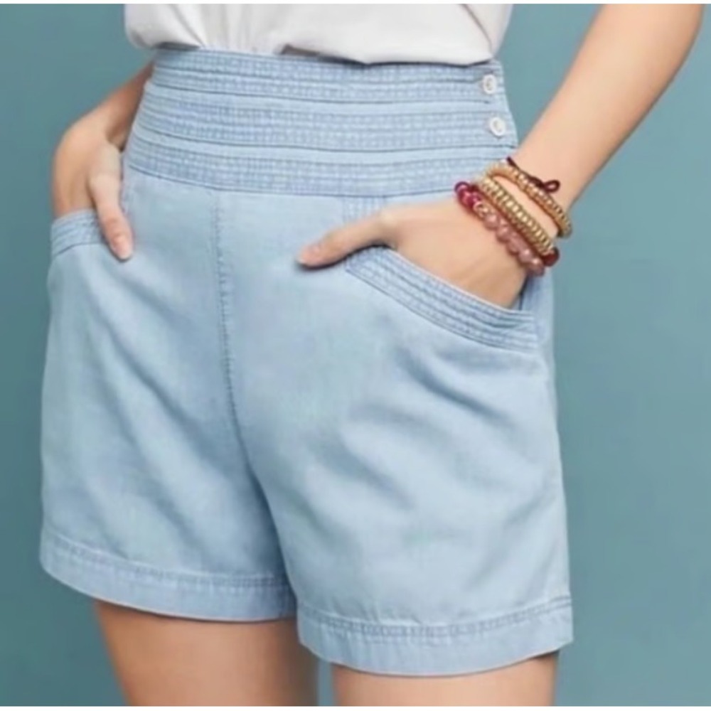 ANTHROPOLOGIE Chambray Smocked Waist Button Side Pocket Shorts Light Blue Sz 6